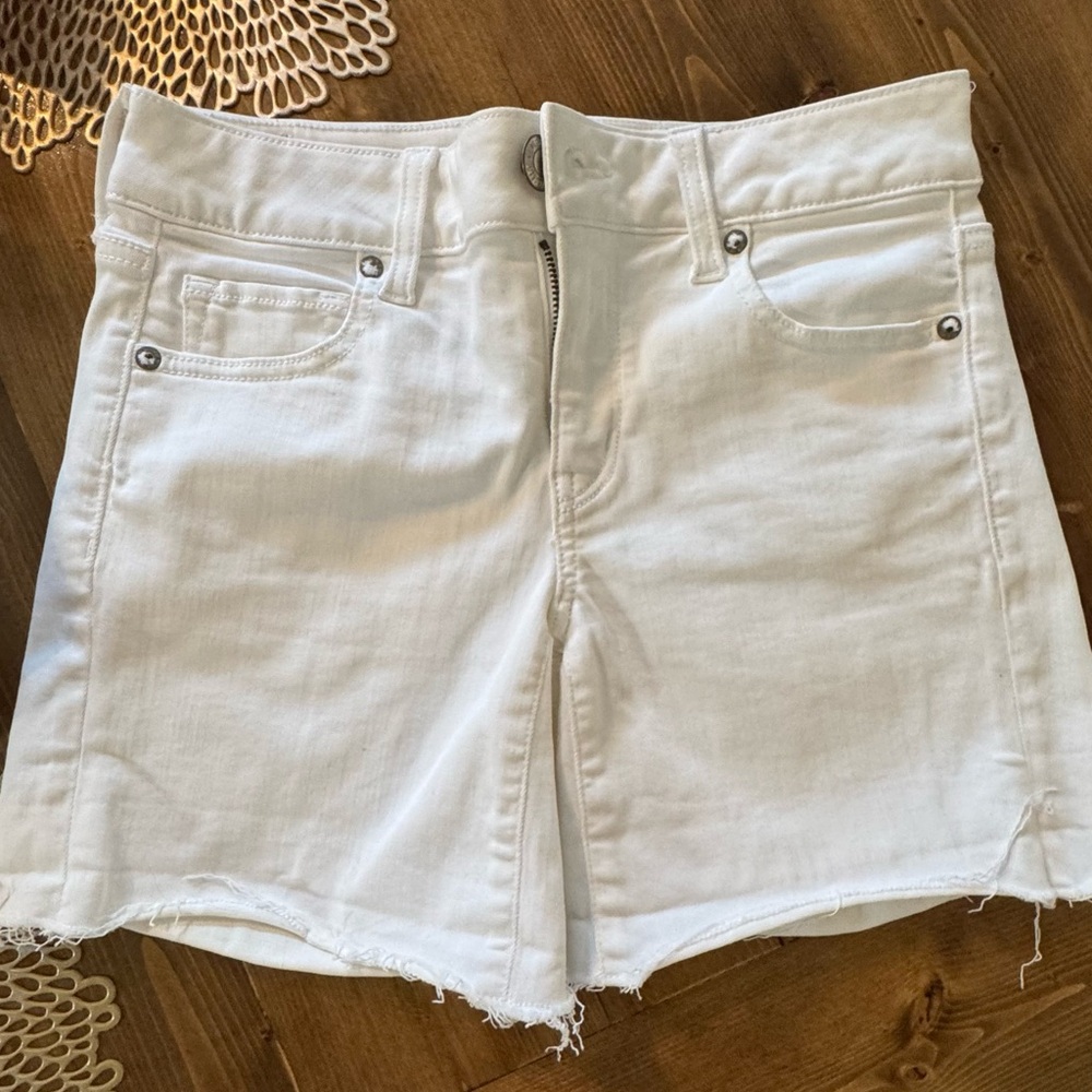 American Eagle White Denim Shorts – Ne(x)t Level Stretch, Midi, Size 4